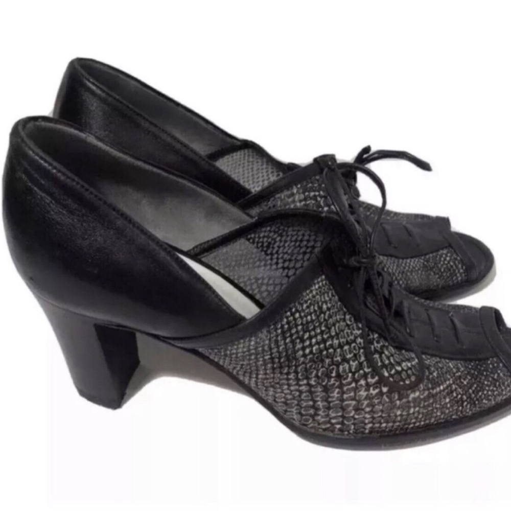 M Visconti vintage black lace up heels. Size 37.
